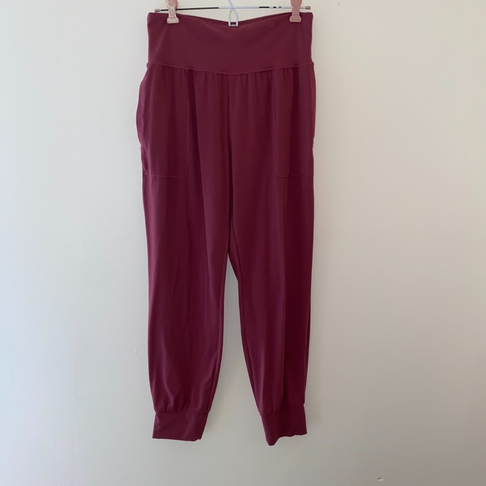 Athleta women's Salutation jogger in Powervita Berry size M